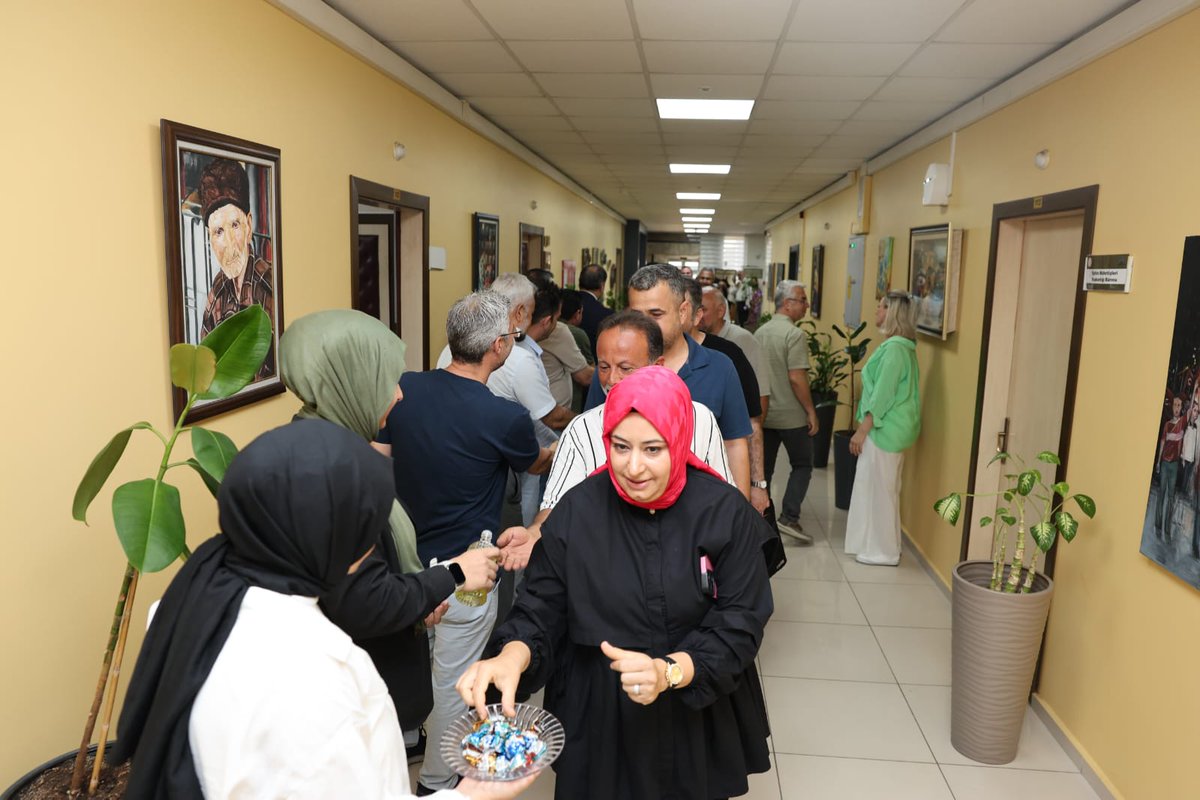 Birim amirleri ve personelleri, İl Millî Eğitim Müdürlüğü binasında bir araya gelerek bayramlaştı.💫

İyi dilek ve temennilerle gerçekleşen etkinlikte, tüm çalışanların bayramı kutlanırken, aileleriyle birlikte sağlıklı, mutlu ve huzurlu bir bayram geçirmeleri temenni edildi.💫