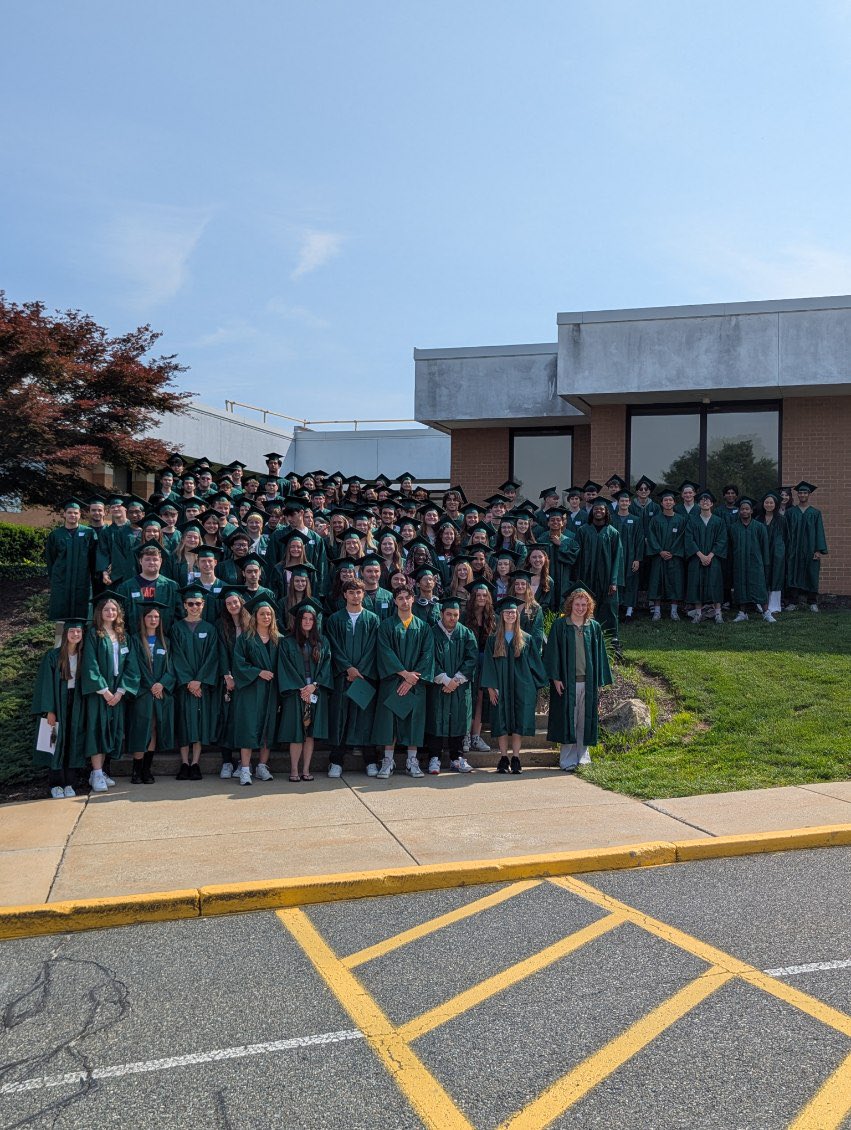 Shoemaker School welcomed the former Mustangs who are seniors at Emmaus High School💚💛!! They walked the halls, shared memories, and reminisced about their days here at Shoe. CONGRATULATIONS!!!👩‍🎓🧑‍🎓🎓<a href="/EastPennSD/">EPSD</a>