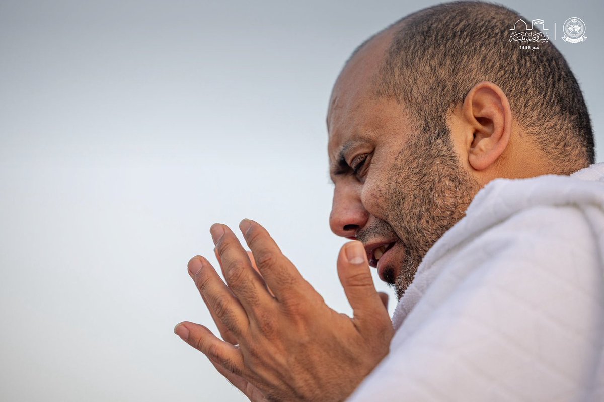 كلُّ دمعةٍ في #يوم_عرفة ذنبٌ يُغفر،
وفي كلِّ همسةِ دعاء، رحمةٌ لا تغيب.

#وزارة_الحرس_الوطني 
#يسر_وطمأنينة