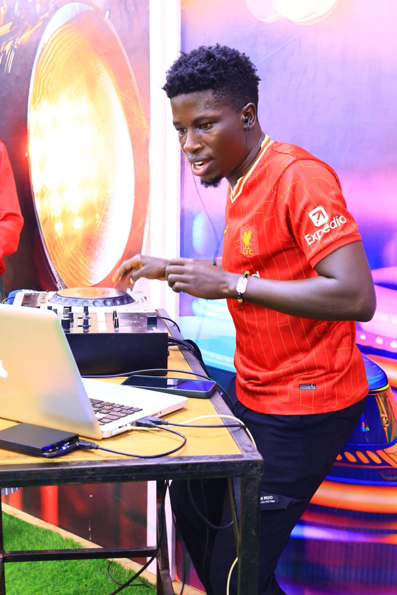 KSTV Uganda (@kstvug) on Twitter photo ON AIR: <a href="/SmarkUg1/">SMARK D JAY ๐บ๐ฌ</a> doing what he knows most on #KSTVSakata
watch via : kstvuganda.com
#KSTVSakata ON AIR: <a href="/SmarkUg1/">SMARK D JAY ๐บ๐ฌ</a> doing what he knows most on #KSTVSakata
watch via : kstvuganda.com
#KSTVSakata