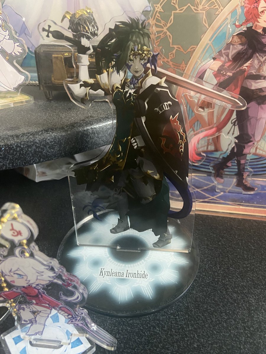 koinu93's tweet photo. She’s hereeeee! Thank you so much @MMomentliveart for this AMAZING standee of my girl Kynleana 😭. It goes perfect with my standee corner and official Alisaie one!

#FinalFantasyXIV #FinalFantasy14 #FFXIVART https://t.co/jj6jyHVpzt