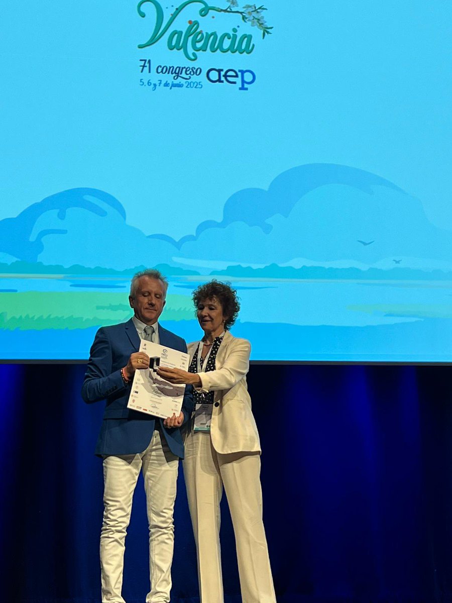 Moltes Gracies a la <a href="/SCPed/">SCPediatria</a> i la seva presidenta Anna Gatell i a la Seccio d’Atencio primaria presidida per Dolors Canadell per la seva proposta de soci d’honor de la <a href="/aepediatria/">AEP</a>, compartint honor amb el gran <a href="/valentipineda/">Valenti Pineda</a>