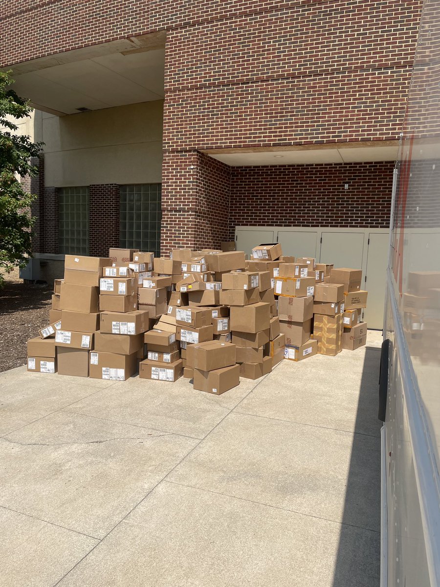 DelawareEQ's tweet image. Nothing quite like coming back from #AEMA2025 to over 800 boxes of @UDBlueHens gear ready to be checked in and issued! It’s our favorite time of year #BoxSzn #TeamBehindTheTeam