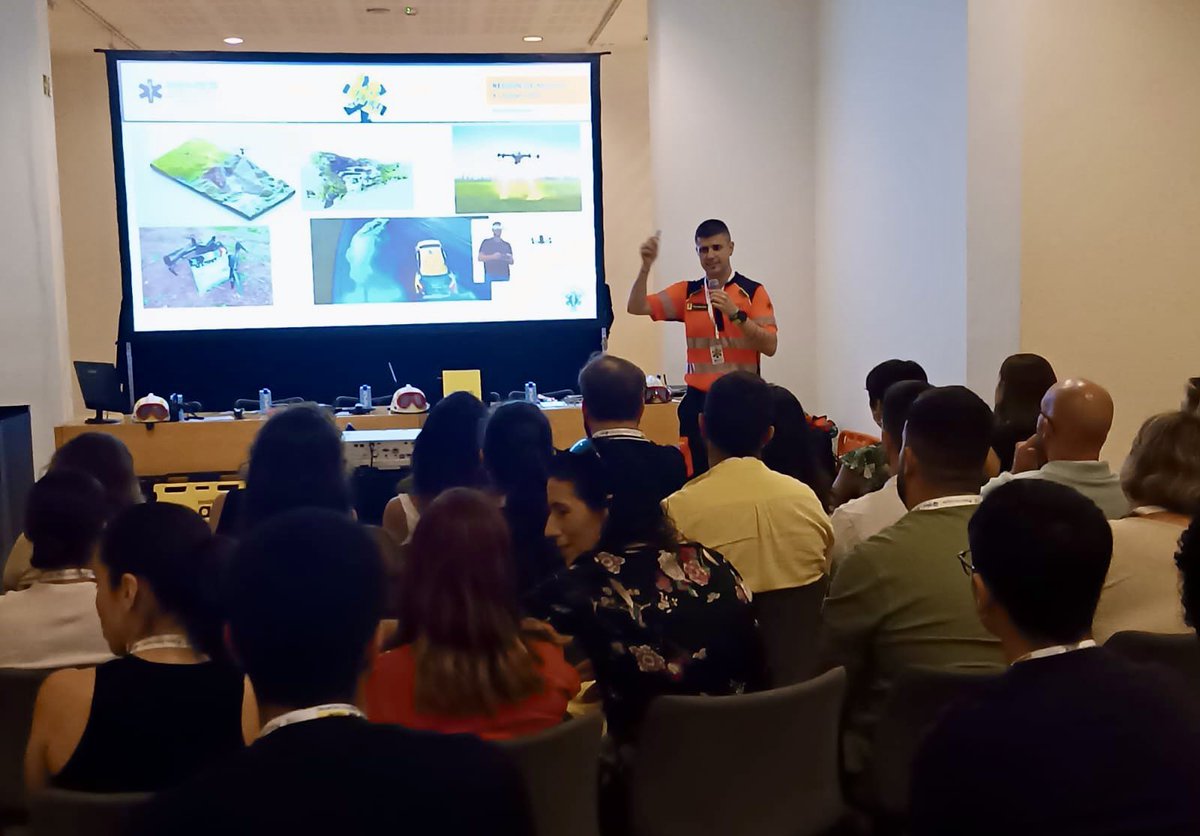 semes_imvdes's tweet photo. 🟡🔴 Taller de Aproximación Inicial en IMV con las nuevas tecnologías 🔴🟡 ¡Una experiencia completa en el #SEMES2025 en Murcia! 🙌
Primero, una sesión teórica impartida por instructores de primer nivel, con amplios conocimientos y pasión por compartir… #emergencias #IMVDES https://t.co/fLJgofDp10