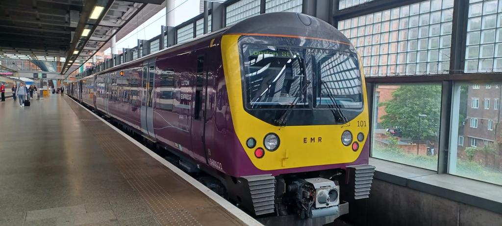thesatnav89's tweet photo. #360thursday class 360 101 waiting to go to corby this wasn't my service as I finished and was passing back to Kettering after a stressfull morning with a tyre going bang on the way to work not fun π but anyway long weekend to ciao for now #Longweekendahoy https://t.co/a69o4GG64J