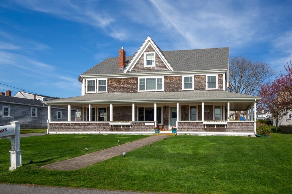 Congratulations to Jessica Chase on the off-market sale of 35 Ellery Avenue in Middletown, RI, for $2,300,000! Ideally located in Easton’s Point between First and Second Beach, this exceptional property showcases the power of local expertise. 

gustavewhite.com