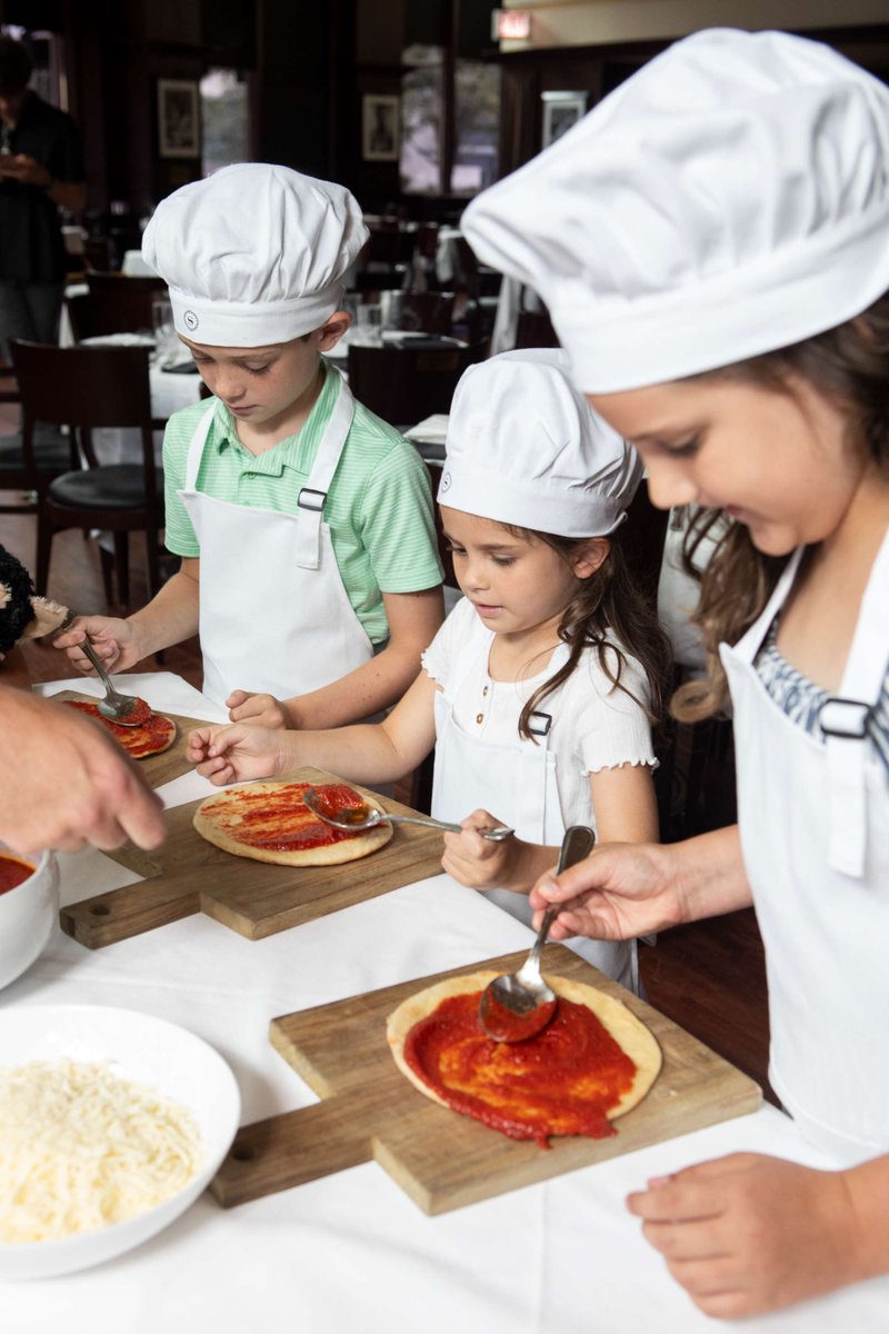 SheratonChicago's tweet photo. Our Little Chef Experience turns pint-sized guests into culinary stars. 🍳 A stay they’ll never forget with memories made right in the kitchen. 

Now available at reduced pricing for a limited time! Link in bio to book. https://t.co/IlBvGbb5eB