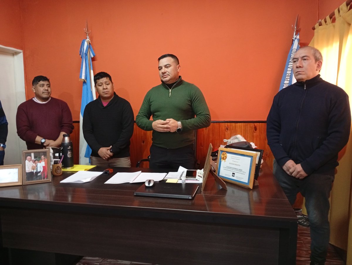 AkikiTurko's tweet photo. Junto a la Academia de Música “A tempo” firmamos un convenio para conformar el Coro Municipal "Paika". 
Por nuestra parte, pondremos a disposición un programa de becas para quienes asistan a la academia, con el objetivo de seguir apoyando el desarrollo del arte y la cultura local https://t.co/CZSFH2D1T4