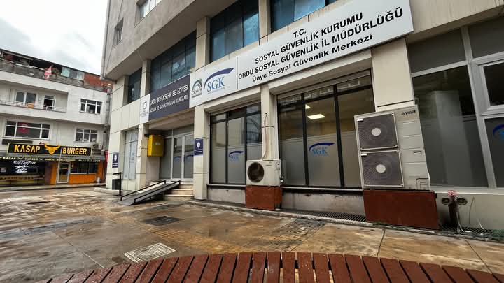 Ünye SGK Artık Yeni Yerinde Hizmet Verecek!

Uzun yıllardır Kaledere Mahallesi Arzanoğlu Caddesi'nde faaliyet gösteren Ünye Sosyal Güvenlik Kurumu (SGK), yeni adresine taşındı.

Ünye SGK, Kaledere Mahallesi Belediye Caddesi üzerinde, Ordu Büyükşehir Belediyesi Hizmet Binasında