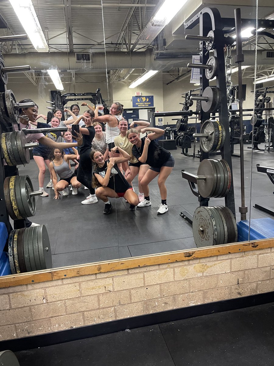 Week 2 of weights and open gyms has been great! So proud of the girls showing up each day &amp; giving their best! This is what’s it’s all about! 🏐

If you’re an incoming freshman to Northwest please come to Open Gyms &amp; sign up for weights! 
#GrizzlyVB #TEF #TalkEffortFun #OffSeason