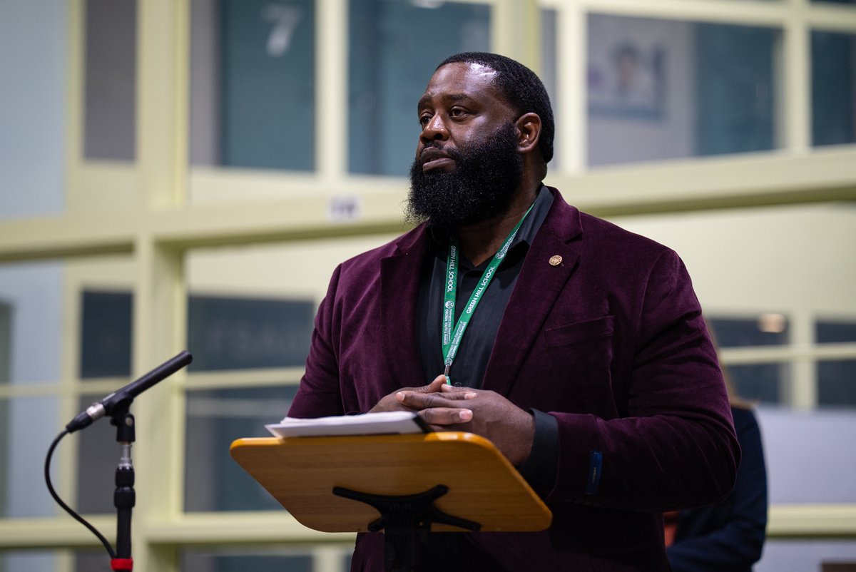 waDCYF's tweet photo. Growing up in a rough neighborhood, without a father, and losing a best friend to gun violence, Harbor Heights Superintendent Kendrick Rochelle hopes to inspire young people by showing them that regardless of where they come from, there is always hope. https://t.co/NMHVWJA5dI https://t.co/kJ8IyQh7eV