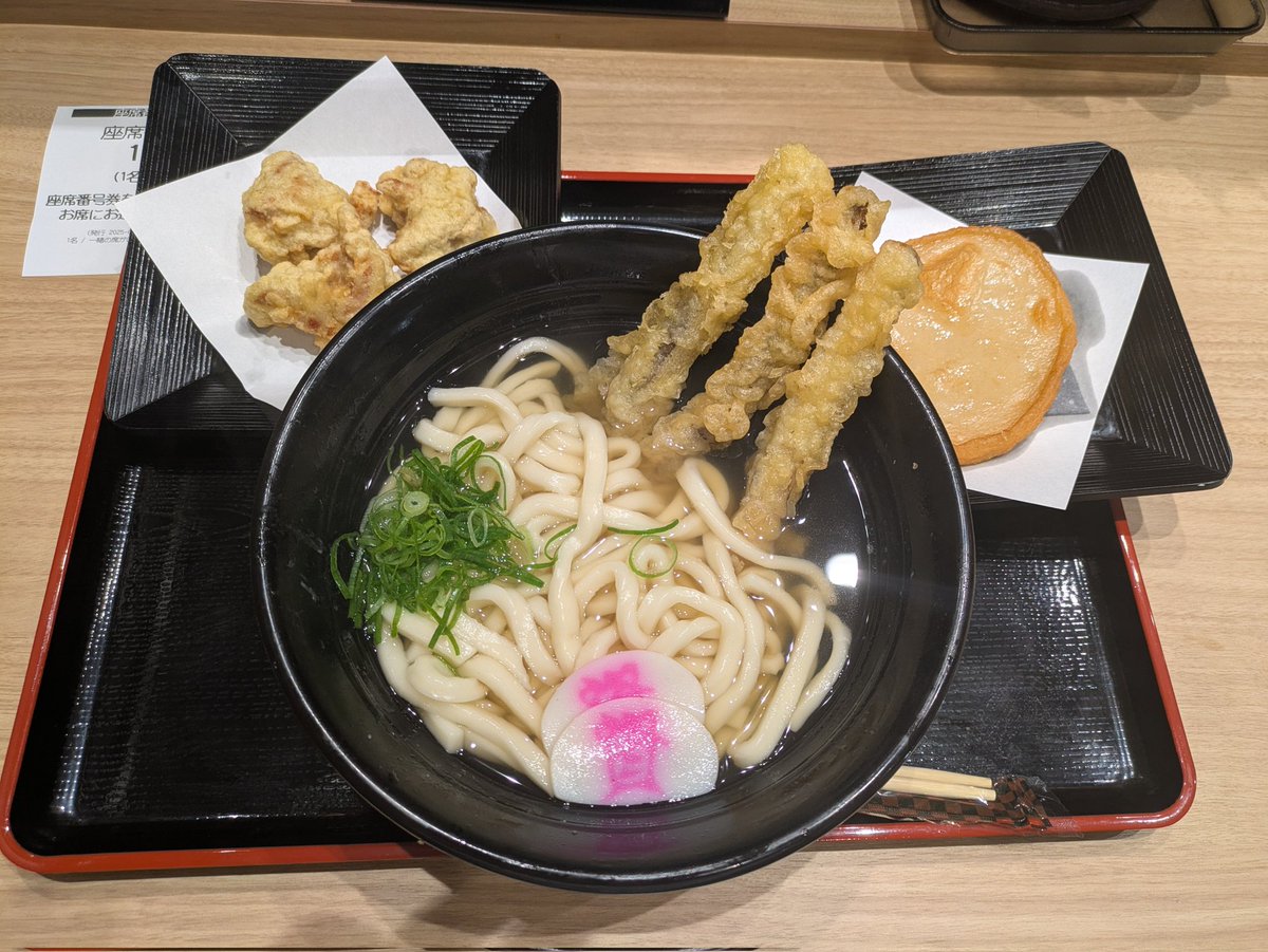 先日行きました
私のマストはコボ天に丸天のトッピングです
奮発してとり天もつけちゃいました😁

ちなみに、小倉出身です