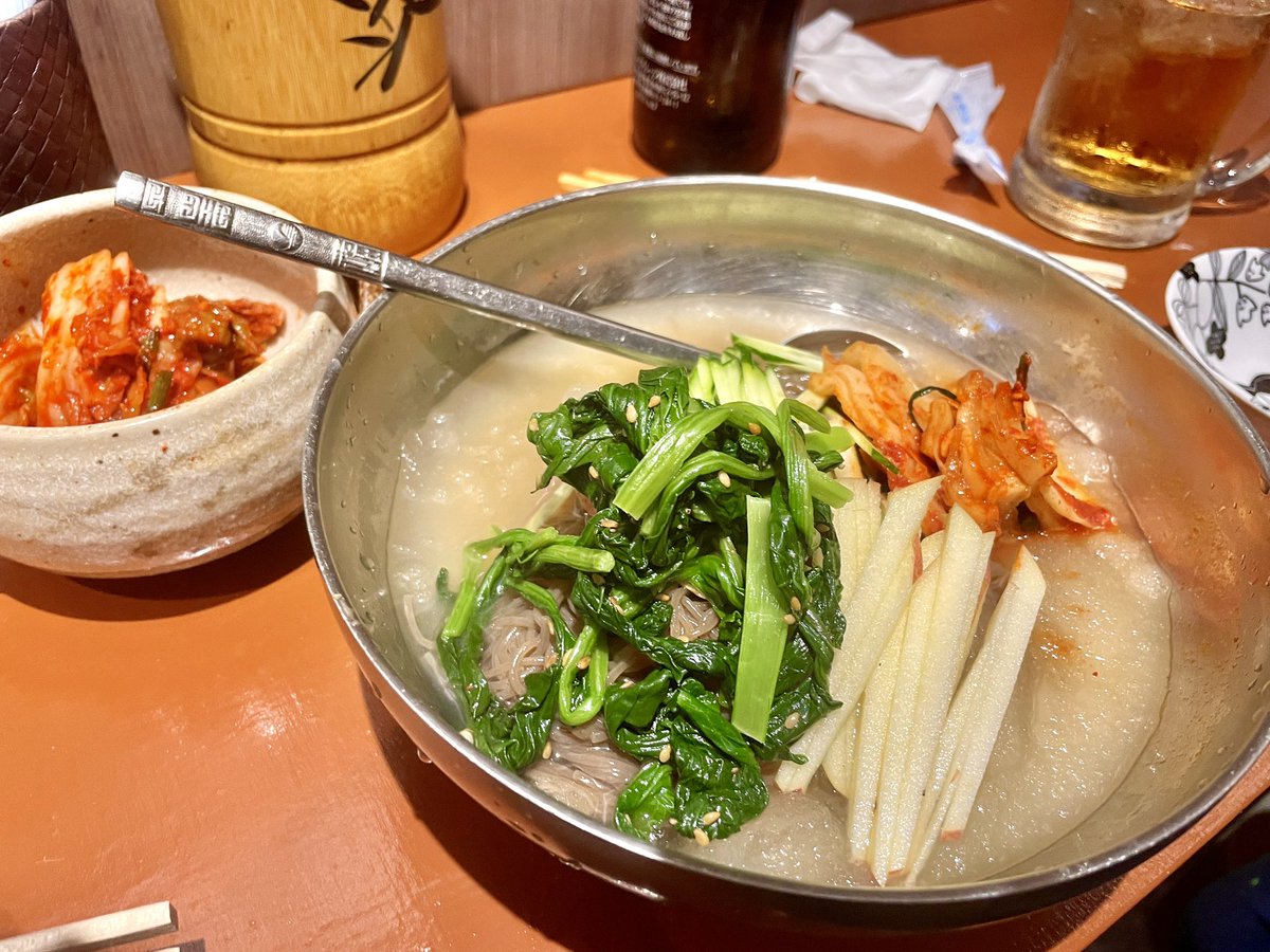 neokoala's tweet photo. 2日連続でずっとハシゴ酒🍻
今日は4件ハシゴ！こんだけハシゴして食べても4,000円くらい！

明日朝7時半からMTGだ...笑

少し夏っぽくなり、夜風に吹かれながらテラスで街の灯を眺めて深夜に飲むのがなんともいえない...

①マンナ
②やんやん
③チャコールスタンド野毛
④野毛スタ場 https://t.co/8aAEWYwMf0