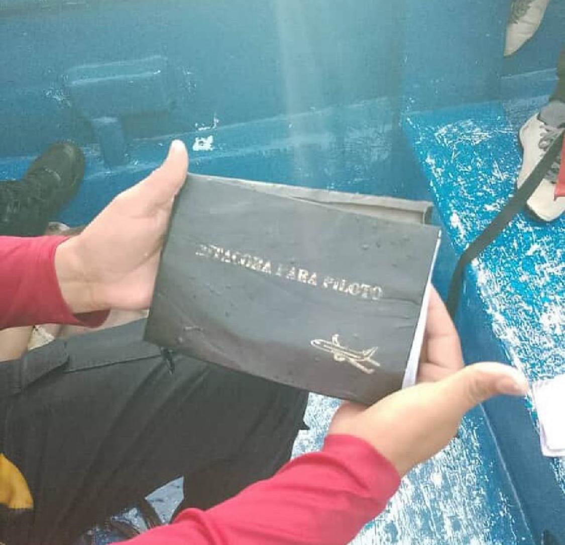 #PulsoRegional #Nacionales #Avioneta | A través de la red social Instagram, la cuenta @aviacionvenezolana, informó que: “Se han hallado restos del avión y documentos pertenecientes a la aeronave siniestrada, incluyendo el manual del Capitán”. Por su parte, las autoridades