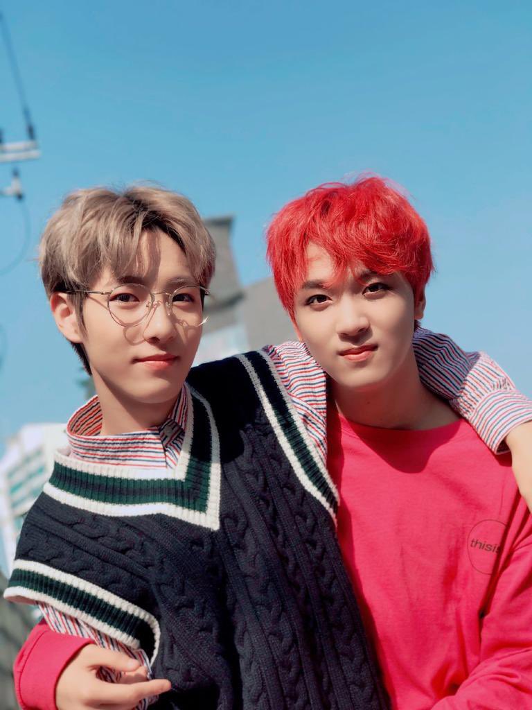200606  黄仁俊_RENJUN Weibo

祝我们楷灿生日快乐！ 我们一直在你身边～加油！！！🎉🎊 🎁
우리 해찬이 생일 축하해! 우리 항상 니 곁에 있어~ 화이팅!!! 🎉🎊🎁

#런쥔 #renjun #ロンジュン #仁俊 #NCT #NCTDREAM
