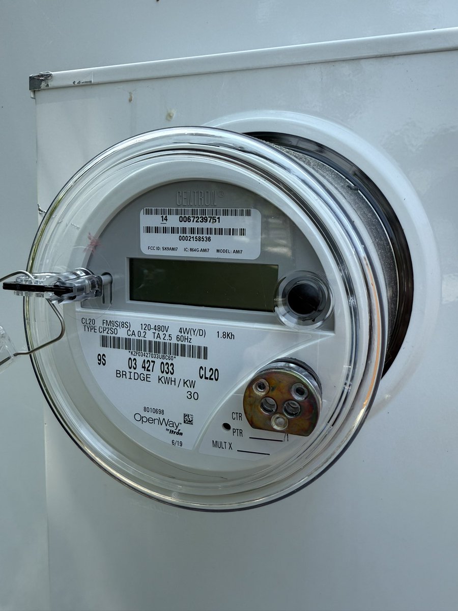 New Mercedes 400kW charging station in South Windsor, CT, right by Whole Foods!  Doesn’t seem to be live yet.  Screens don’t go on.  But everything seems to be installed.  Alpitronic HYC 400s!  10 stalls.  
<a href="/itskyleconner/">Kyle Conner</a> <a href="/tommolog/">Tom Moloughney</a> <a href="/paulbraren/">Paul Braren, TinkerTry.com ☀️🏠💻🔋🚗</a> <a href="/EVClubCT/">EV Club of Connecticut</a>