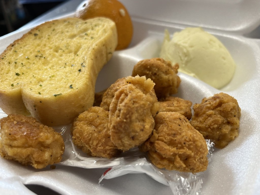 🍽️ 72 meals served = smiles for miles! Our busiest day yet in the Summer Feeding Program 🚌💛

Shoutout to Rev. Armstrong for supporting our Pleasant Village stop. Free meals for all kids 18 &amp; under thru July 31!

Details 👉 lexcs.org
#ThriveInTheHive #SUNMeals