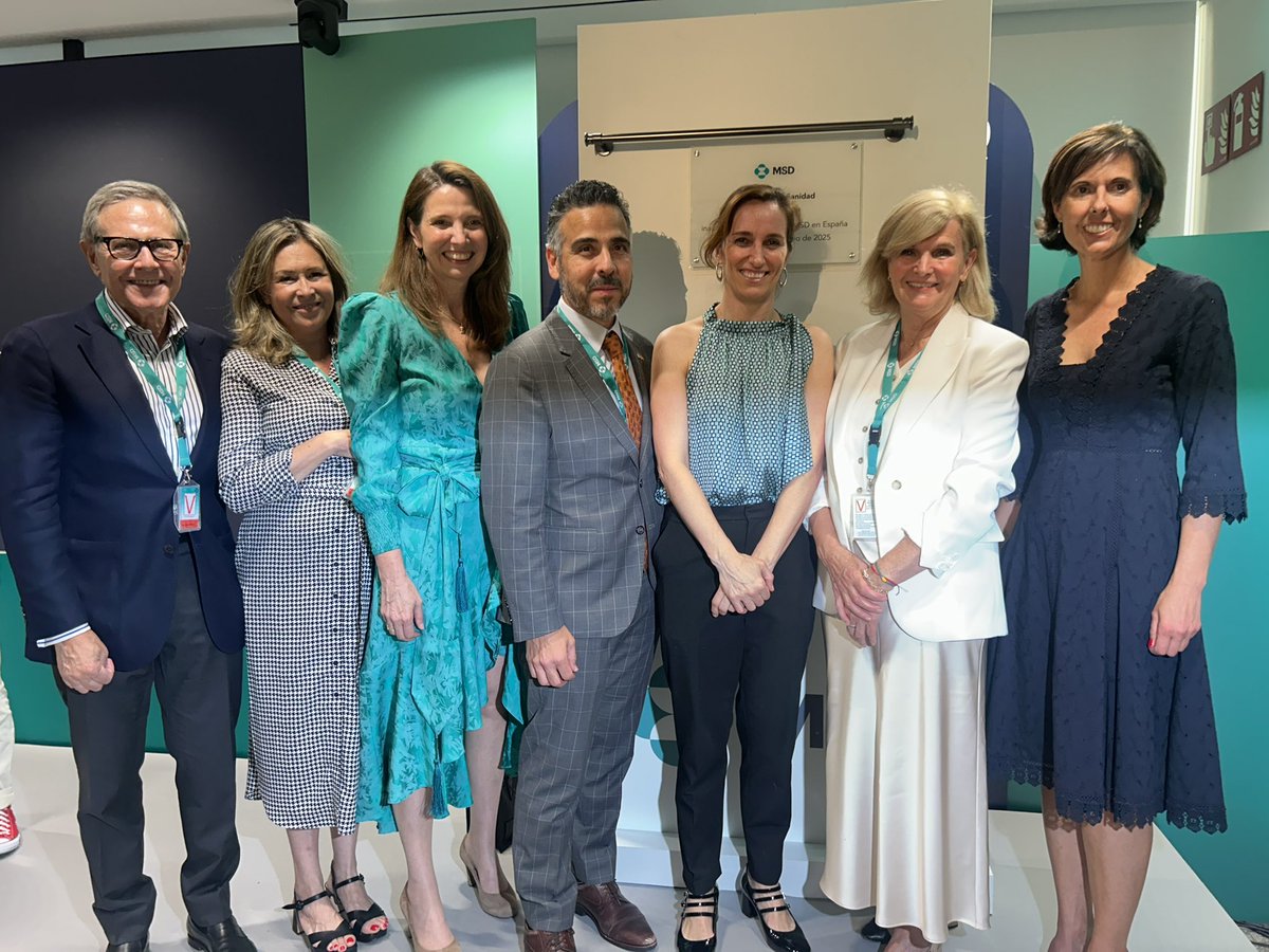 DrMariaNeira's tweet photo. Happy  to join forces with Spain’s 🇪🇸 Minister of Health, @monicagarcia, to promote the sustainability of our health systems.

Many dedicated champions of #ATACH through #HealthForClimate

Congratulations @MSD for tangible contribution to decarbonise the health systems. https://t.co/yTfCjc9J2A