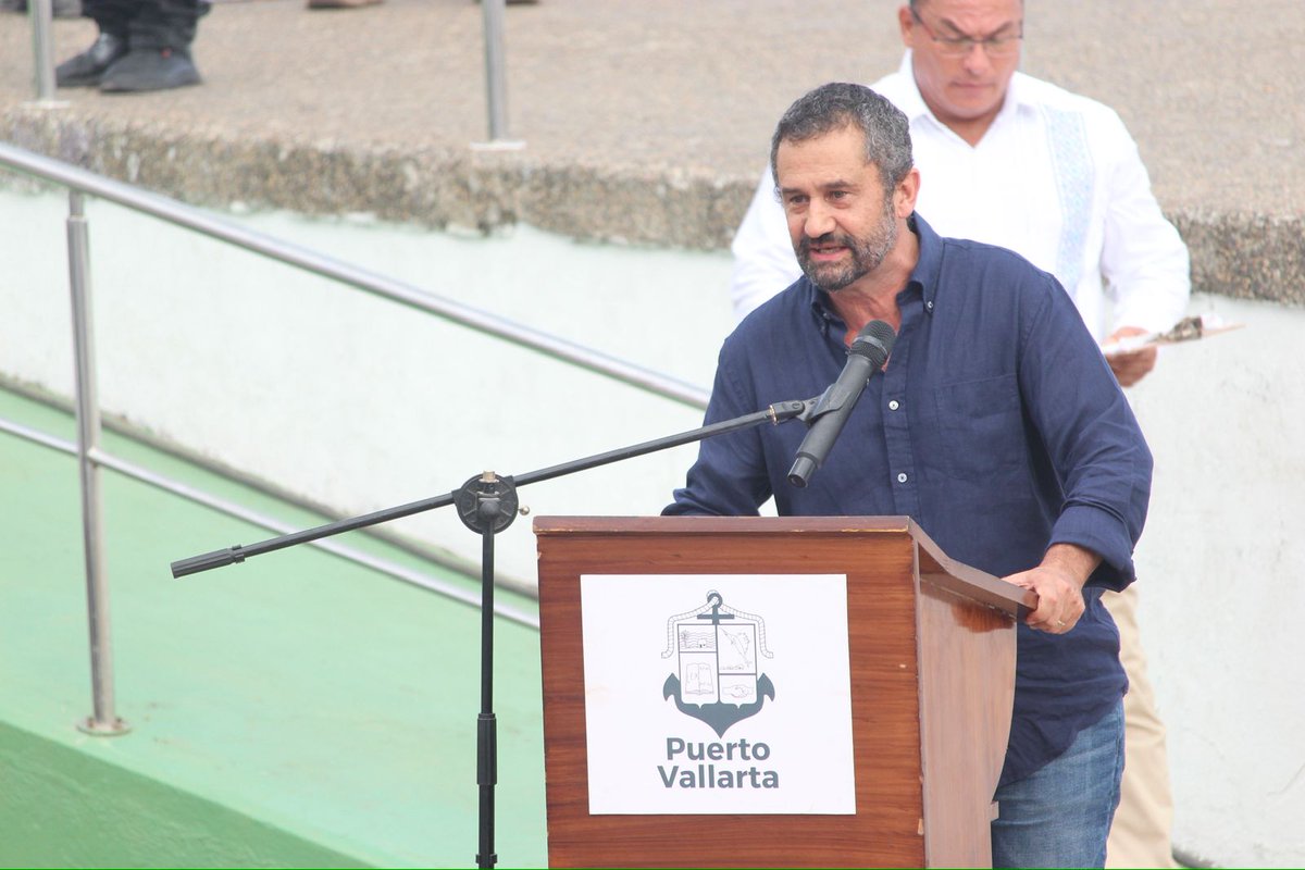 Durante su intervención, el director general destacó la contaminación marina como un reto urgente que afecta la salud del mar y la vida marina🪸, también subrayó la importancia ecológica y económica de las playas de #Jalisco, clave para el turismo y la anidación de tortugas🐢🌅.