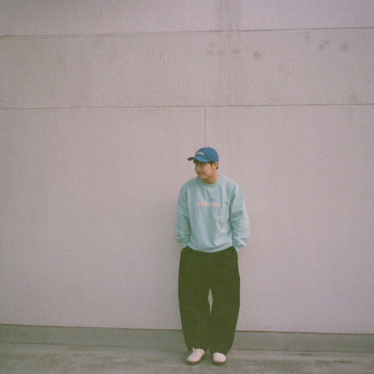 marinuel90's tweet photo. 이런 필카감성필터랑 저런 인스타감성 포즈로 사진찍혀준거 너무 장족의 발전 같아서 기특하고 또 놀리고만 싶어짐 귀여워ㅋㅋ https://t.co/Cm1GUhota9