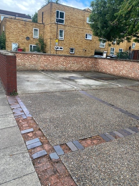 MPSHaringey's tweet image. #Haringey | We recently received reports of drug use and ongoing anti-social behaviour ion Culvert Road, N15

We have since arrested two people who were wanted in connection with seperate investigations. 

We also arranged for nearby abandoned vehicles to be removed.