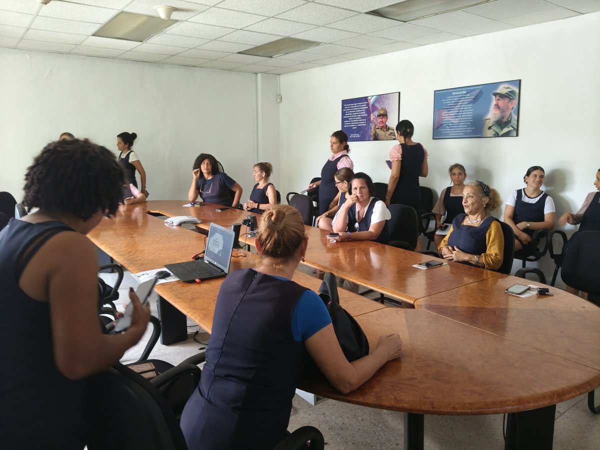 En conmemoración al #DíaMundialdelMedioAmbiente, realizamos un Matutino Especial con la participación de todos los trabajadores.
🌿 Reflexionamos, compartimos compromisos y reafirmamos nuestro rol en la protección del entorno.🌎💚🌱 
#MedioAmbiente #ETECSA #PorUnFuturoVerde