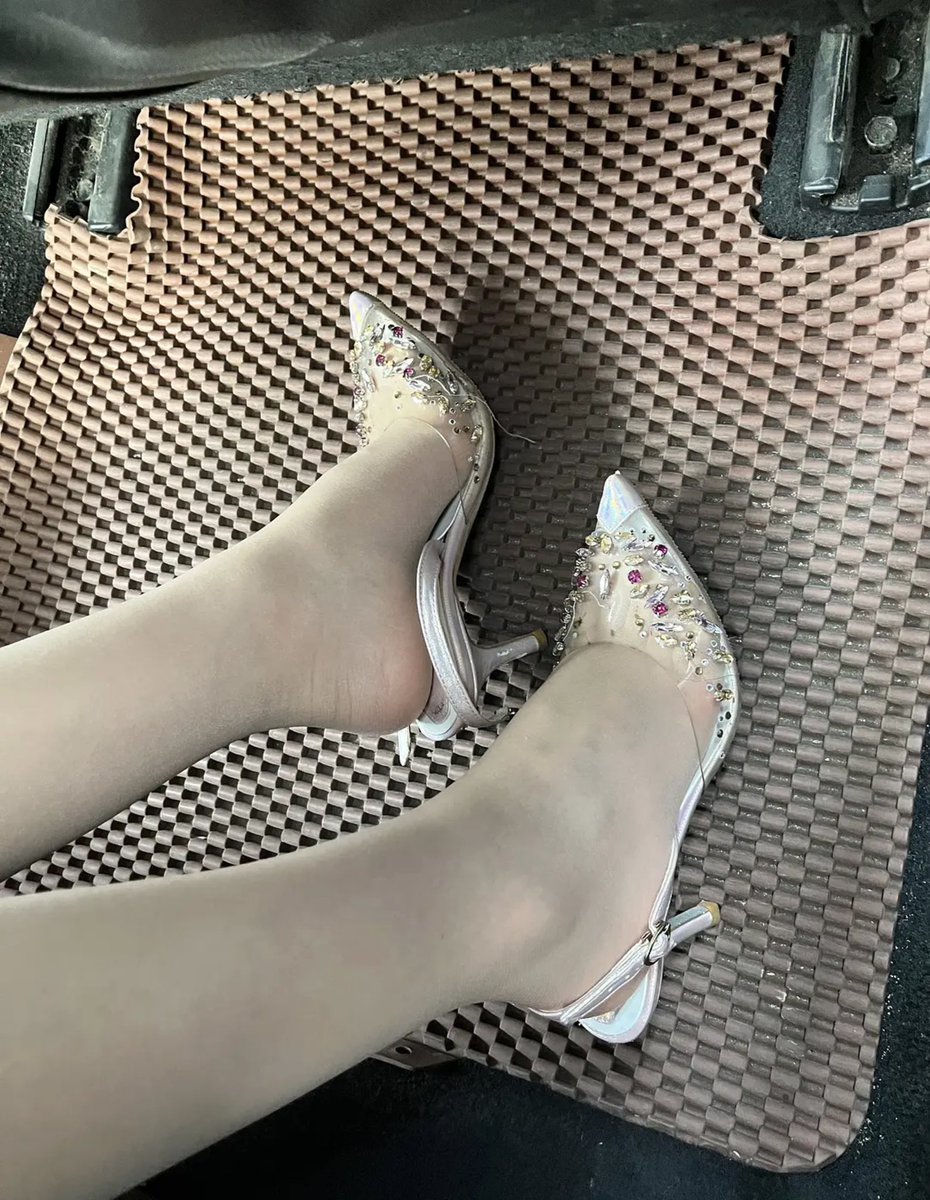 #原味卖家 #原味胖次 #丝袜控 透明高跟鞋比较小妈感