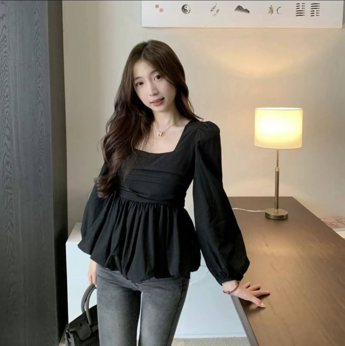 Scharovski's tweet photo. Wehhh comel gila blouse ni, pakai warna putih ni lagi naik 😍 https://t.co/yfBONM0hiY