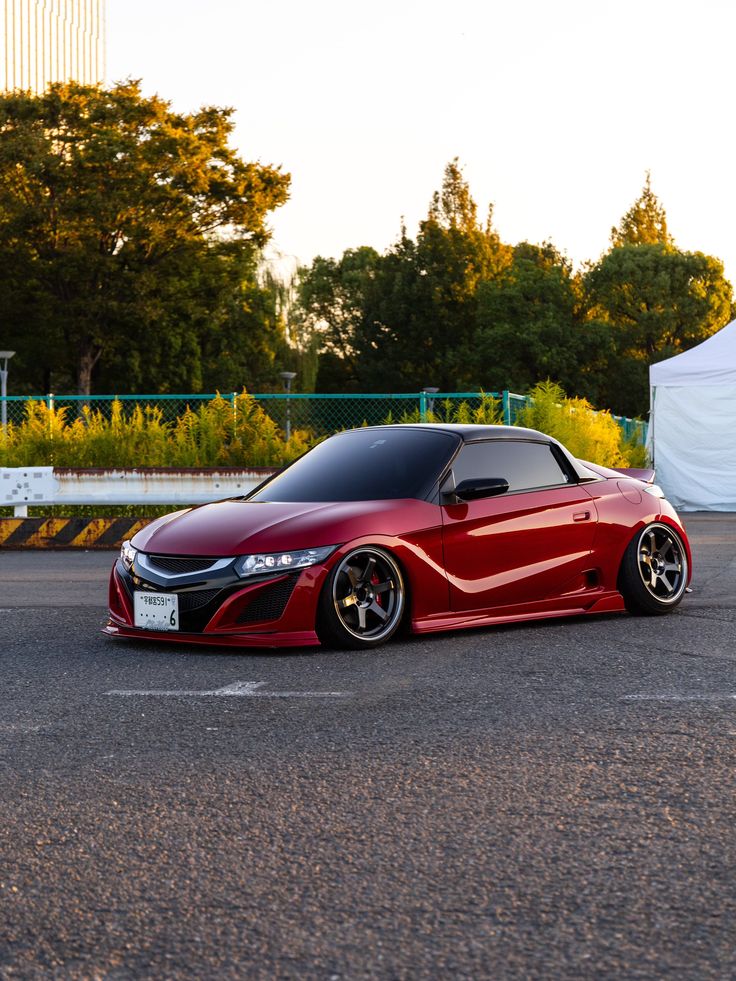 CarSpecsX's tweet image. The Honda S660 (2015) brought the spirit of the Beat back in kei car form.
Mid-engine, turbocharged 660cc, and a 6-speed manual — it offered pure driving joy in a tiny package.
A JDM-only gem built for corners, not straights.
#HondaS660 #KeiCarFun #JDMOnly