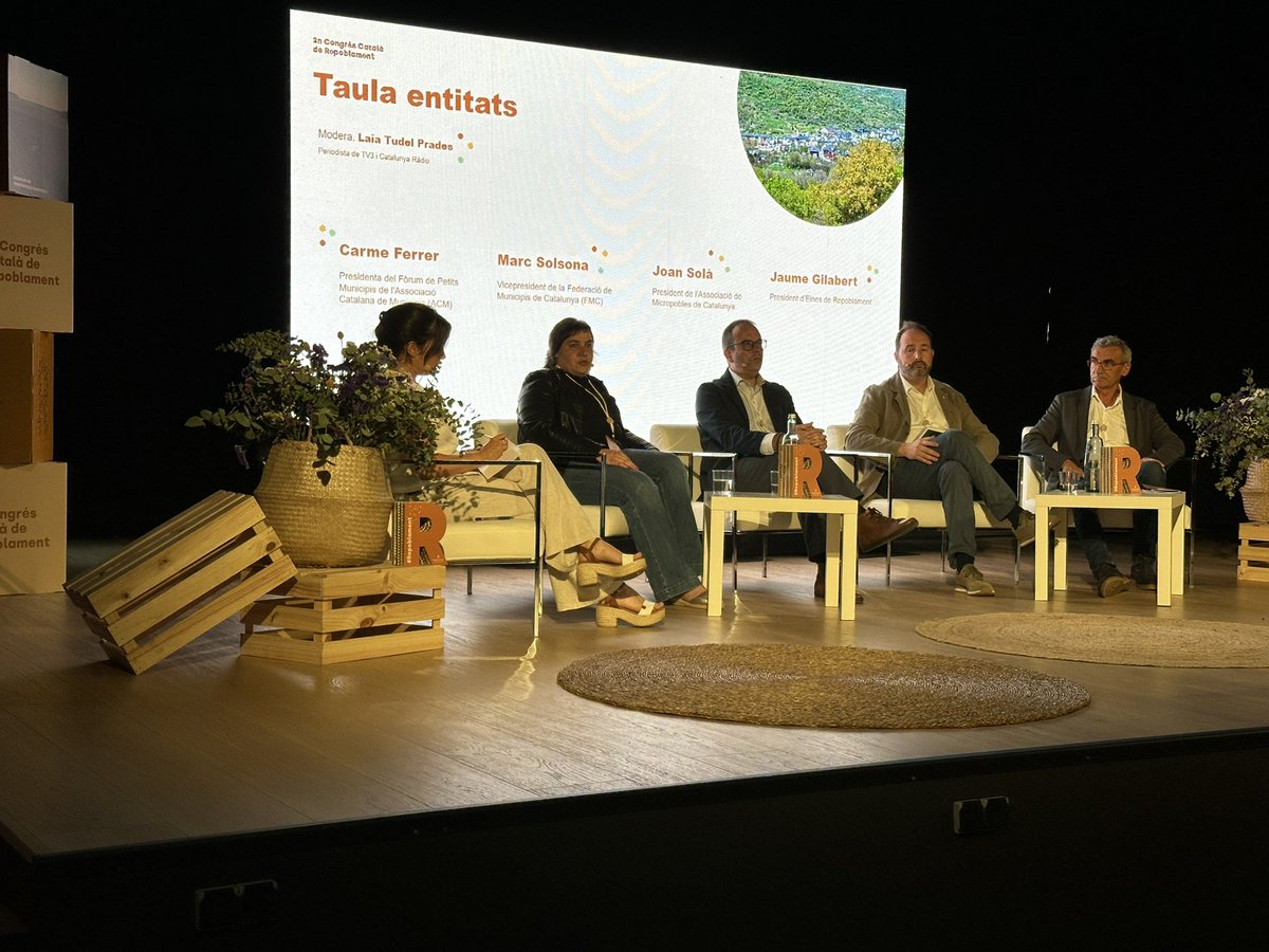 Ara Pacte Local Lleida (@arapacte) on Twitter photo El vicepresident de la <a href="/FMCmunicipis/">Federació Municipis</a>, <a href="/solsona_marc/">Marc Solsona</a> participa a la Taula d’Entitats al 2n Congrés de Repoblament que se celebra a Sort. Defensa que cal garantir uns bàsics perquè el món rural sigui competitiu i que hi hagi un canvi de mentalitat per ‘vendre’ la ruralitat. El vicepresident de la <a href="/FMCmunicipis/">Federació Municipis</a>, <a href="/solsona_marc/">Marc Solsona</a> participa a la Taula d’Entitats al 2n Congrés de Repoblament que se celebra a Sort. Defensa que cal garantir uns bàsics perquè el món rural sigui competitiu i que hi hagi un canvi de mentalitat per ‘vendre’ la ruralitat.