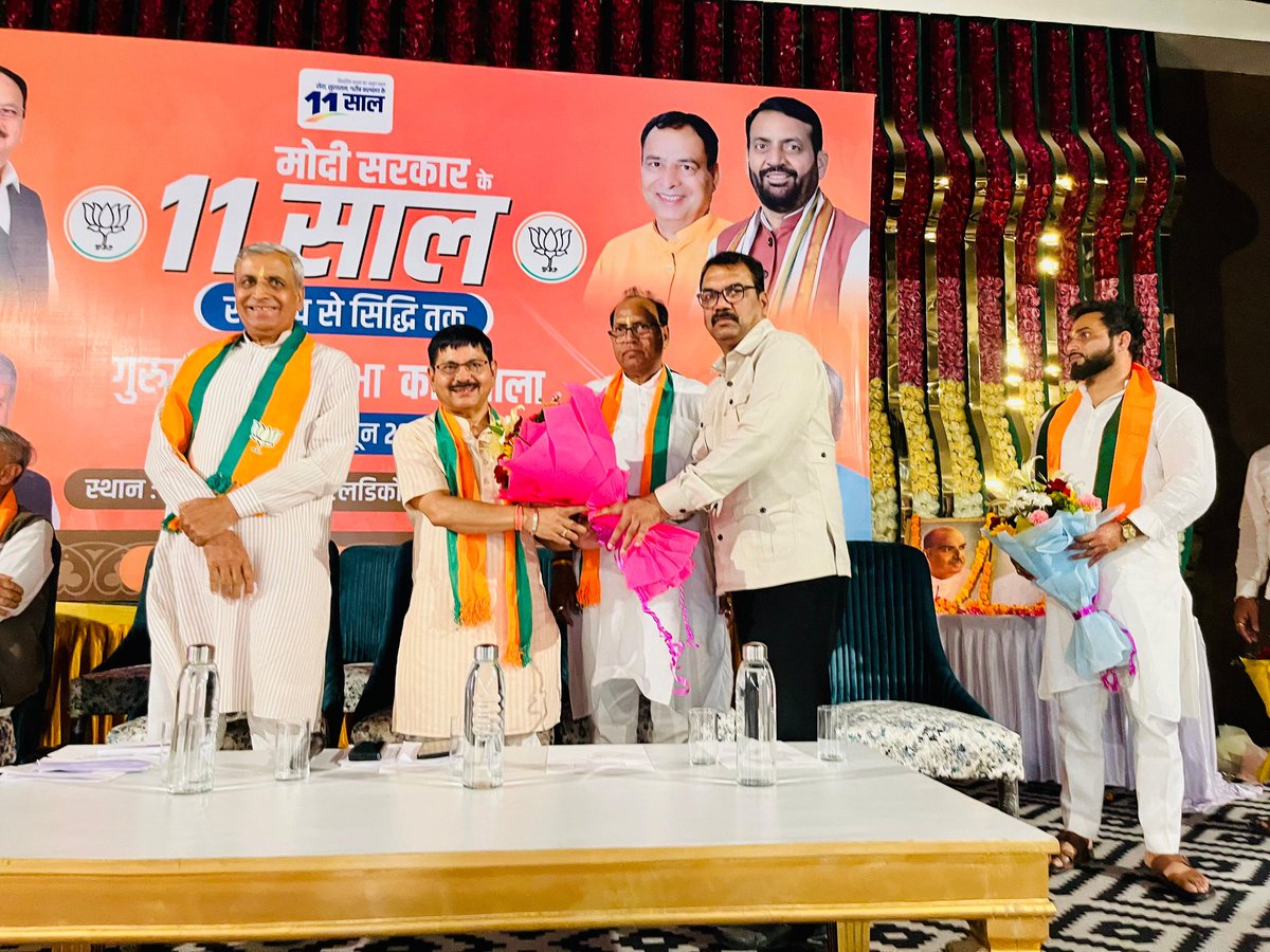 आज पूर्व मंत्री कंवर संजय सिंह जी सोहना में गुरुग्राम लोकसभा कार्यशाला में मोदी सरकार के 11 साल (संकल्प से सिद्धि तक कार्यक्रम) में शामिल हुए। 
<a href="/NayabSainiBJP/">Nayab Saini</a> <a href="/MohanLal_Badoli/">Pandit Mohan Lal Badoli</a> <a href="/Rao_InderjitS/">Rao Inderjit Singh</a>