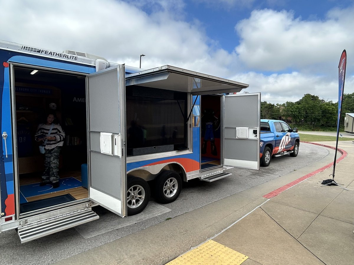 CNPSchools's tweet image. Thank you @okcthunder for sending out the Rolling Thunder Book Bus for CNP students! You surpass the #GOLDStandard