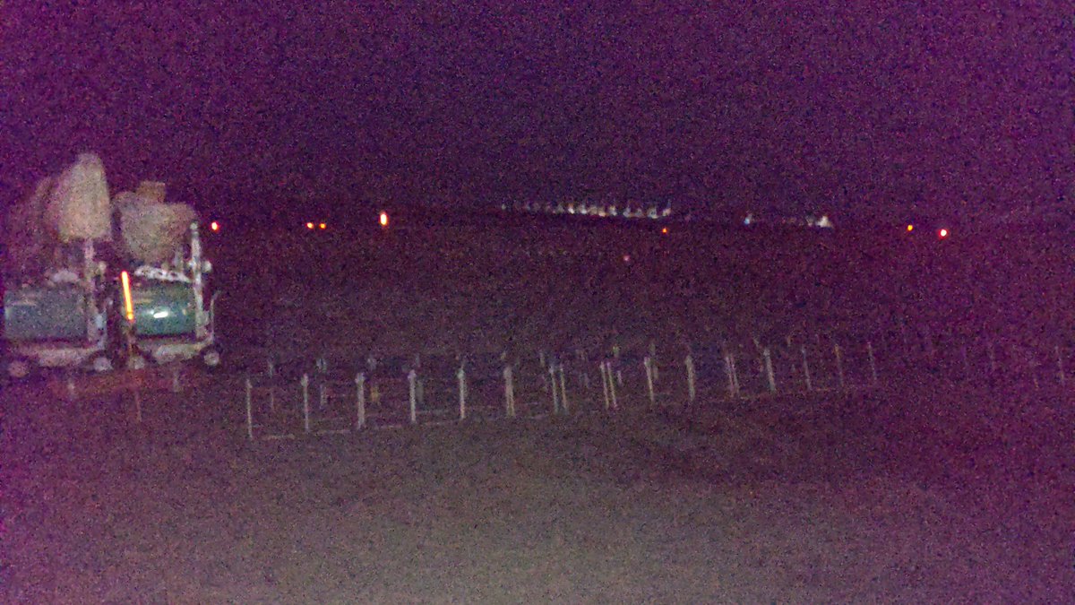 chigasaki1's tweet photo. 茅ヶ崎海水浴場、イスだらけ https://t.co/wEenwHB0Vr