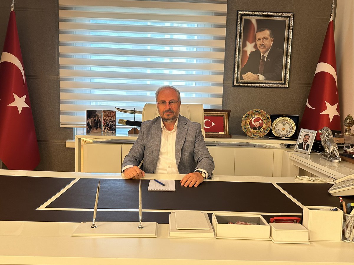Birlik ve beraberliğimizin pekiştiği, yardımlaşma ve dayanışma duygularının en üst seviyeye çıktığı bir Kurban Bayramı'na daha ulaşmanın mutluluğunu yaşıyoruz.

Bu mübarek günlerin, ülkemize ve tüm İslam âlemine barış, huzur ve sağlık getirmesini temenni ediyorum.