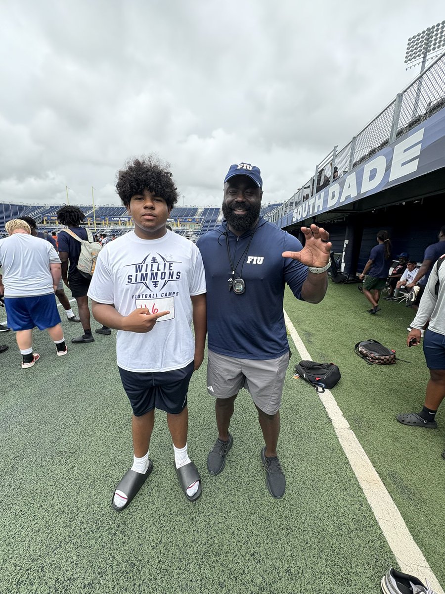 Michael siniscalchi (@michaelsin55) on Twitter photo Thank you <a href="/FIUFootball/">FIU Football</a> for having me at ur camp
Definitely got better
Lucky to take a picture with Fiu o line coach <a href="/CoachEdPata/">Edwin Pata 🇭🇹</a> Thank you <a href="/FIUFootball/">FIU Football</a> for having me at ur camp
Definitely got better
Lucky to take a picture with Fiu o line coach <a href="/CoachEdPata/">Edwin Pata 🇭🇹</a>