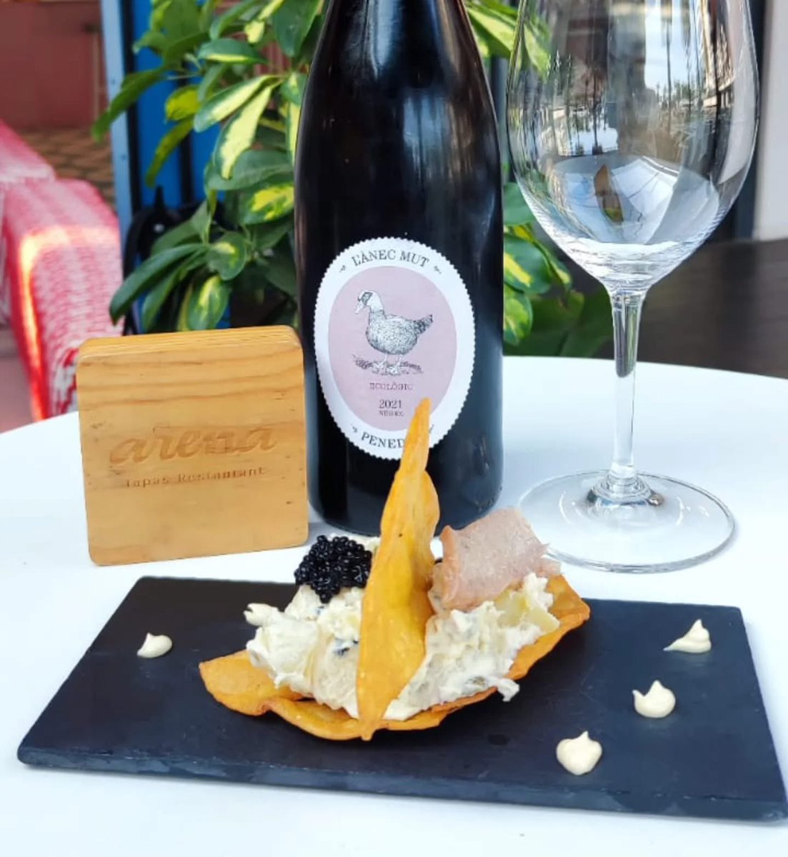 Al <a href="/arenarestaurant/">Arena Restaurant</a> el barquet de la "nostra russa" amb ous de caviar i ventresca 😋🍷. Avui viu el #TastaSalou👏 
@saloufoodexperience
.
#gastronomia #vins #caves #wine #winelovers #salou #saloufood #saloufoodexperience #rutagastronomica #vicatalà
