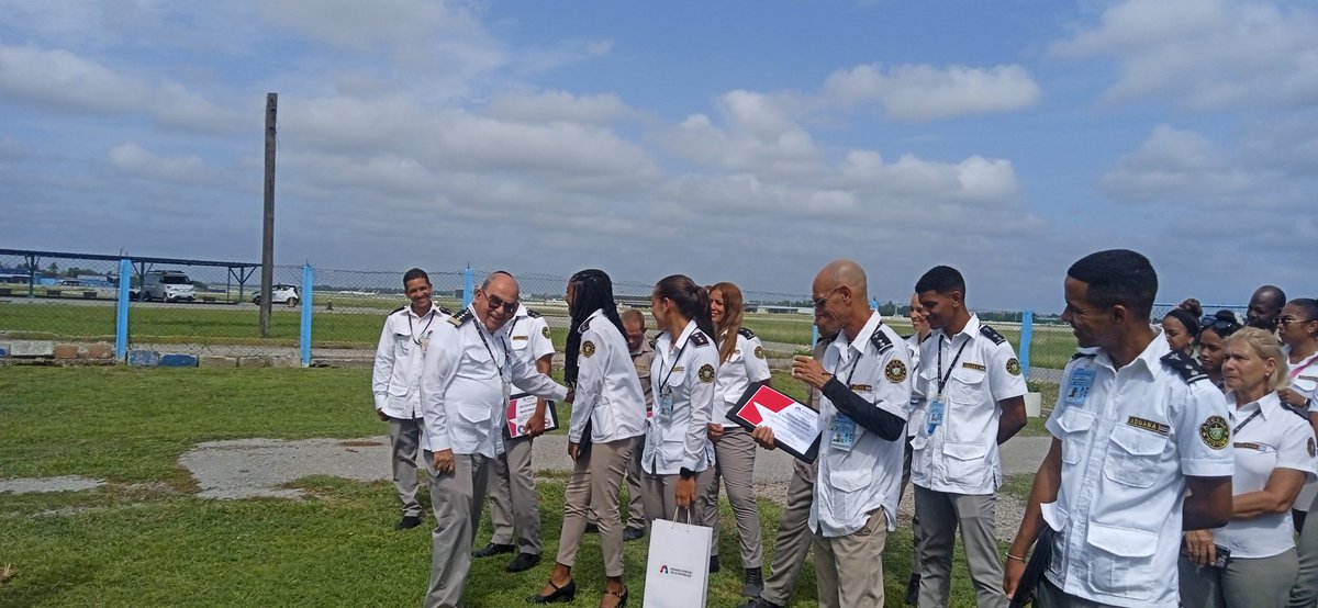 AduanaJM's tweet photo. #InformaciónAduanera| En la mañana se realizó un merecido  reconocimiento a los #TécnicosCaninos por los resultados obtenidos en la competencia regional en #Rusia.
A todos felicidades y éxitos en próximas jornadas 
#AduanaDeCuba
#Cuba https://t.co/R5fjzR9AfW