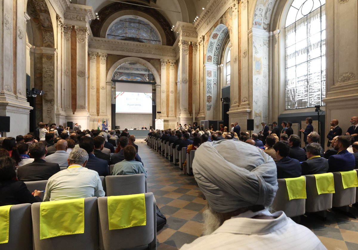 Antonio Tajani (@antonio_tajani) on Twitter photo Dopo la mia missione a New Delhi dello scorso aprile, con <a href="/PiyushGoyal/">Piyush Goyal</a> abbiamo riunito oggi a #Brescia, cuore dell’industria italiana, le imprese 🇮🇹🇮🇳 per nuove iniziative congiunte in ambito industriale e commerciale. Abbiamo anche visitato l’impianto termovalorizzatore Dopo la mia missione a New Delhi dello scorso aprile, con <a href="/PiyushGoyal/">Piyush Goyal</a> abbiamo riunito oggi a #Brescia, cuore dell’industria italiana, le imprese 🇮🇹🇮🇳 per nuove iniziative congiunte in ambito industriale e commerciale. Abbiamo anche visitato l’impianto termovalorizzatore