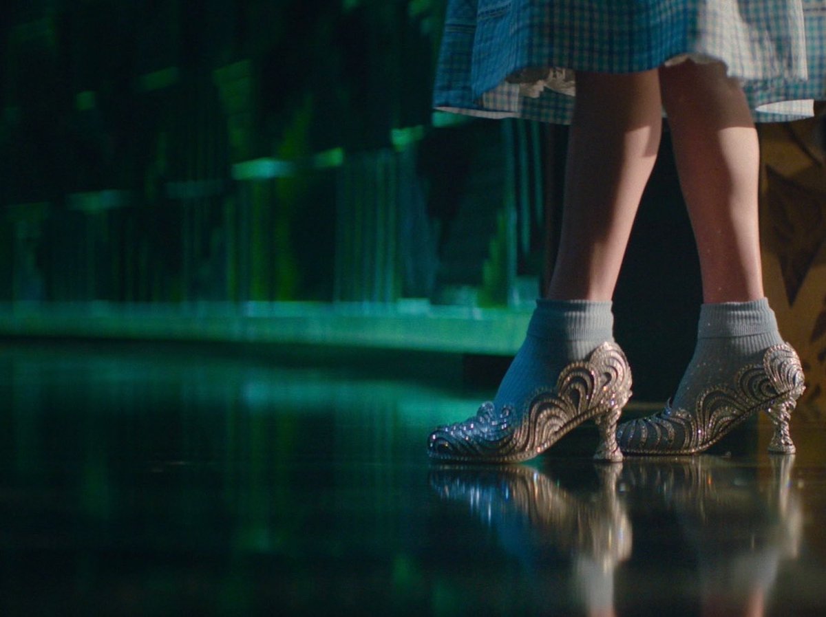 “The Wizard of Oz” (1939)
“Wicked: For Good” (2025)

#Wicked #WickedForGood 👠✨