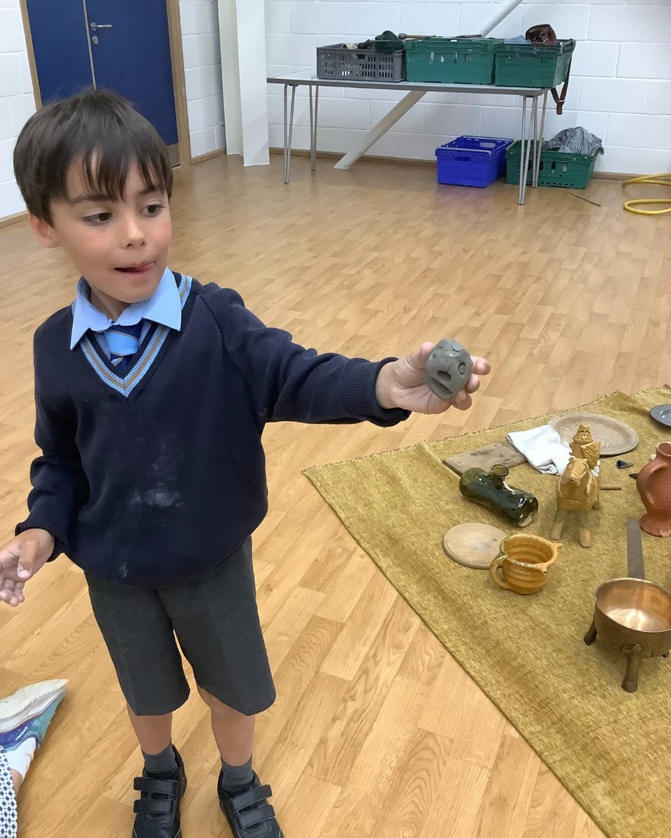GayhurstSchool's tweet photo. 🏰 Year 1 Meet the Medieval World! 🛡️ Year 1 had a blast learning about knights and castles with the History Man! ⚔️👑 #GayhurstSchool #Year1Learning #MedievalDay #HistoryComesAlive #KnightsAndCastles #HandsOnHistory #enrichedlearning #ELDRIC https://t.co/QSX6NHhqby