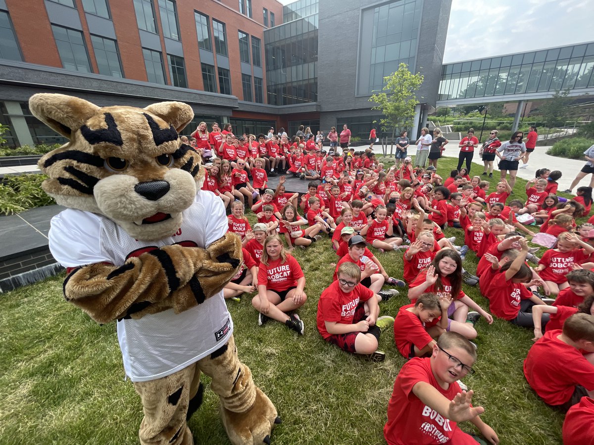 As their time on campus winds down, the students and staff at Westernport showed their FSU pride today by sporting "Future Bobcat" t-shirts and other Frostburg apparel. Joining the group for a photo was FSU interim president and Bob E. Cat. #GoBobcats
