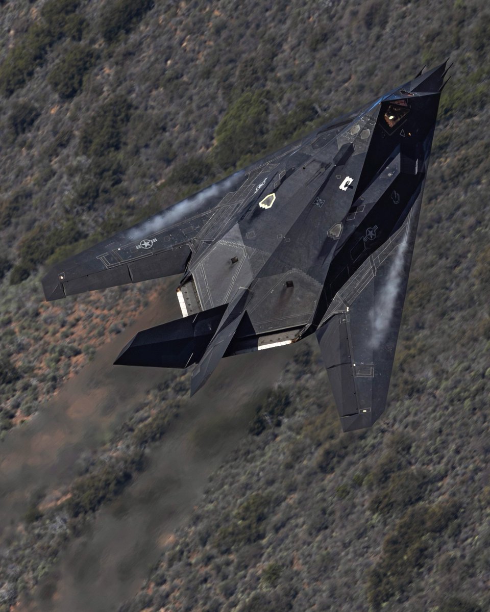 JarodMHamilton's tweet photo. F-117 vapor through the low level 💨 https://t.co/FTV4xqu3mp