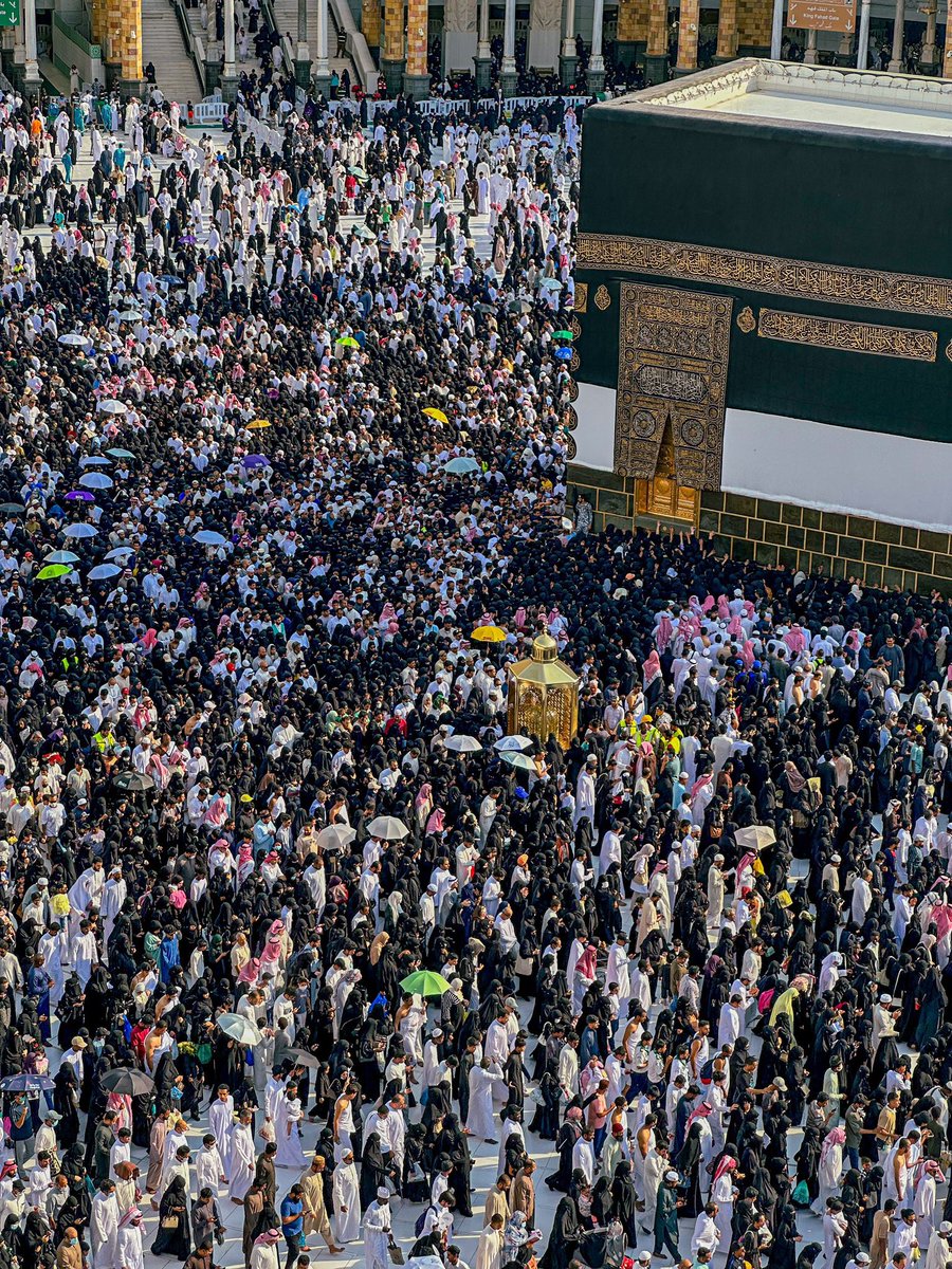 أهل مكة يملؤون الحرم 🤍