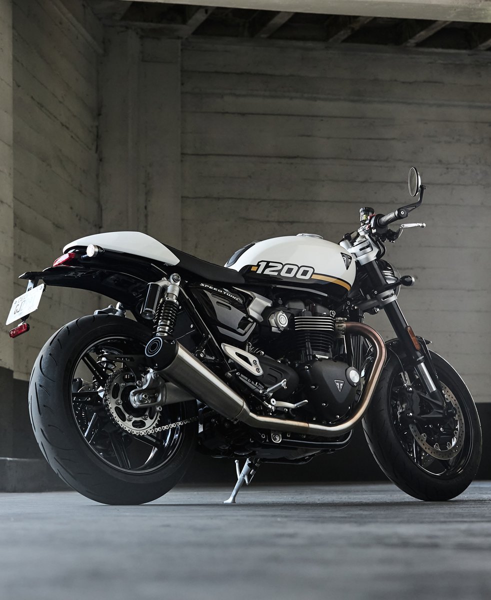 Diseñada para que te emociones en cada curva, la Speed ​​Twin 1200 es el equilibrio perfecto entre el carácter clásico que nos caracteriza y la potencia y las prestaciones más modernas 👊

Configura la tuya 👇
bit.ly/ST1200_Family_…