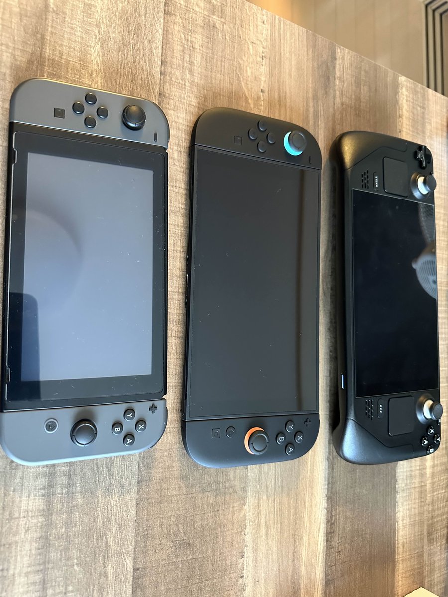 Hourai_Chaba's tweet photo. switchとswitch２とスチームデックの大きさ比較です
画面は一番switch２が大きいです
#Switch2 #Switch #steamdeck https://t.co/MYsvzKkKTJ