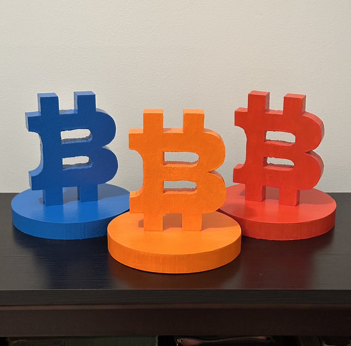 MarcusConnorNH's tweet image. Here’s a look at the playing pieces I made for the display in Vegas. They were 7” x 7” and made from solid foam