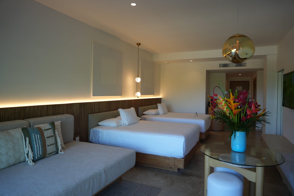 Sunset World tweet media