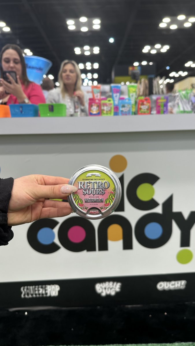 CandyFunhouseHQ's tweet photo. not to be dramatic but these retro sours just unlocked core memories π¬β¨
which flavor are you reaching for first? π
#nostalgia #retrocandy #sourcandy https://t.co/Dn1w8de9rz