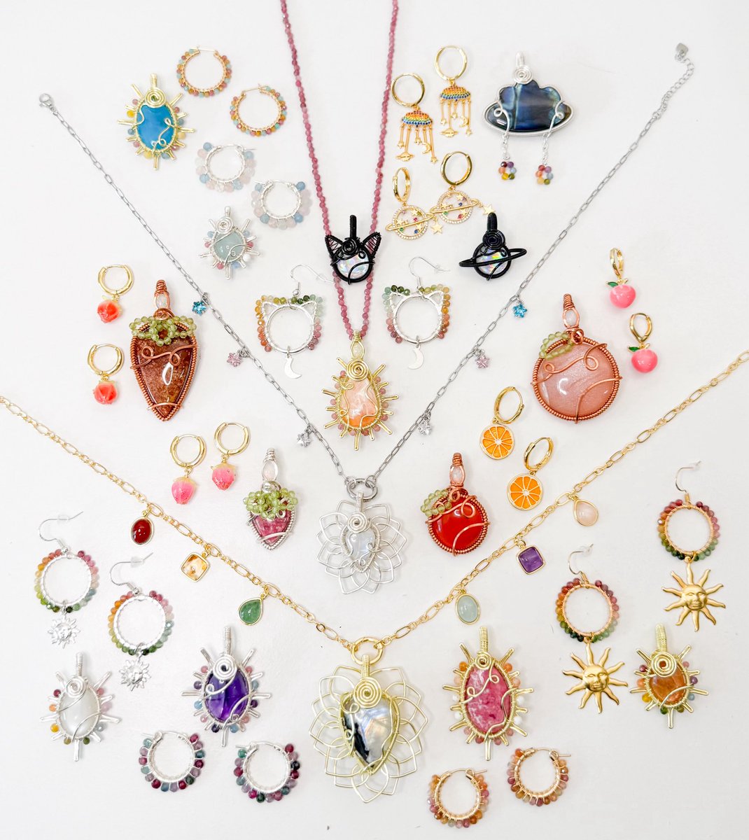 🧡🌈🫧       PRIDE PARADISE         🫧🌈🧡

mildhippie x lunagirljewelry collab collection coming Friday (tomorrow) June 6th at 8pm est &lt;3