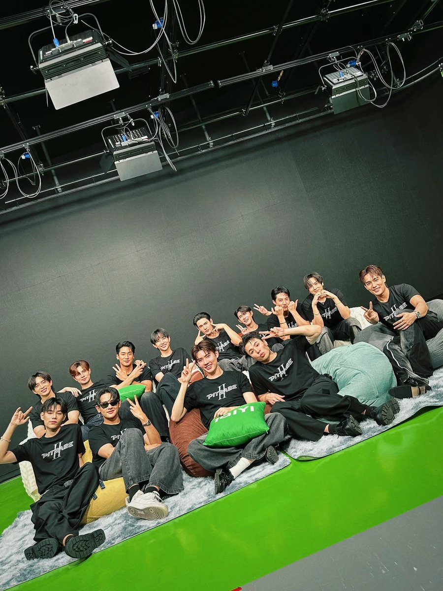 SP09_DE09's tweet photo. รอเลยครับ...สัมภาษณ์อะไรหน๋า~~~
อยากดูแล้วคงรับ
พี่สายลับกับน้องภณแข่งกัน แบ๋วหรือเปล่านี้
#SailubPon #สายลับภณ
#SpySailub #PonThanapon #PitBabe2EP2
@spy_hemmawich @T_Aiemkumchai https://t.co/64uaHtqCxM